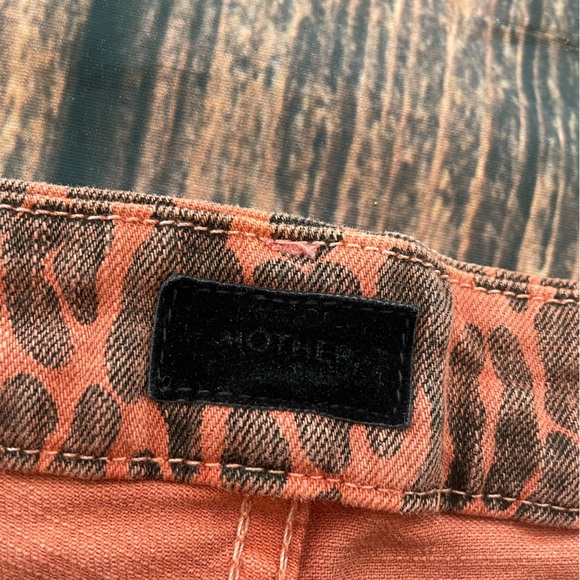 MOTHER Looker Ankle Fray Jeans in Animal Attraction - Picture 6 of 11